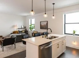 Luxury Downtown Apt with Parking, Gym, and Lap Pool