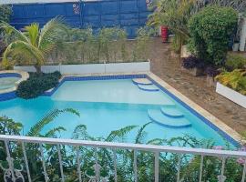 Do&ntilde;a Mayra Aparta Hotel, Rustico, hotellia, jossa on porealtaita kohteessa Las Terrenas