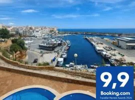 Ático con piscina, terrazas y vistas al mar
