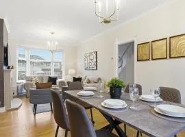 NEW 4 Beds Huge Driveway for LWBs Group Base Willenhall Bilston Junction 10 M6 A454 Keyway Junction A463- Wolverhampton Walsall--Bloxwich - I54 Business Park-Molineux Stadium - BY Samina - ARZ Stays - Regular Work & Long Stays Available