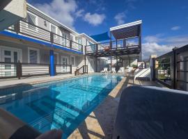 2 PALMAS STR, hotel amb piscina a Aguadilla