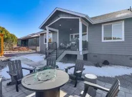 Brand-New Show Low Home with Grill, Deck and Ping-Pong