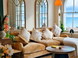 Ocean Whisper - 2 Bedroom Sea Front Apartment, хотел в Фолкстоун