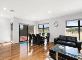 Family-Friendly 4-Bed Home with Courtyard