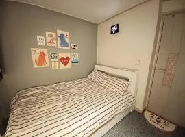 Cozy Stay, Seoul, Shillim Station 3mins, Airport bus 3mins, Gangnam Hongik Unv' 15mins, Seongsu 40mins
