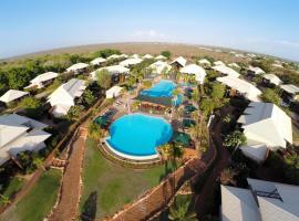 Stunning 2Bdrm Cable Beach Unit โรงแรมในCable Beach