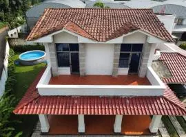 Casa Azul cerca del IRTRA Retalhuleu