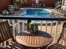 Relaxing Poolside Condo – hotel w mieście Savannah