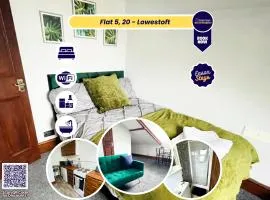 Seafront Comfort Apt Free WiFi Parking