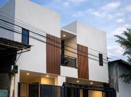 Diponegoro House Solo Baru, Hotel in Solo