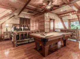 Summer Getaway w Grill Hot Tub & Resort Pool