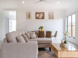 Stylish 4BR - Ripley Warm and Relaxing Escape with Parking