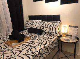 InMer's D Staycation, v&auml;rdshus i Manila