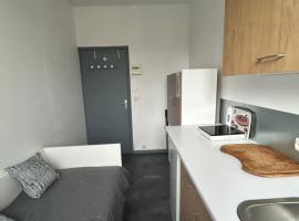 Petite chambre, hotel en Halluin