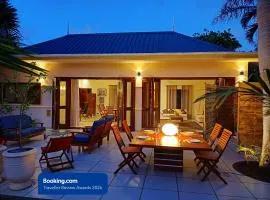 Charming Tropical Villa pool & garden