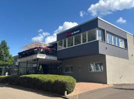 Hotel am Westend, viešbutis mieste Laras