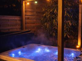 Le Patio Bleu, khách sạn ở La Crau