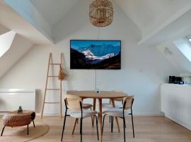 Travel Homes - The Parc, next to Champ de Mars