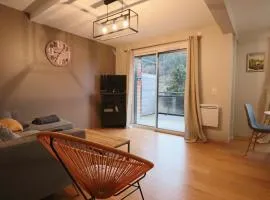 Confort 4* avec Parking et Terrasse au Mont-Dore - FR-1-858-39