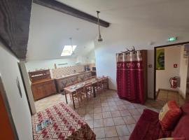 Auberge saint aoulary, hotel i Enveitg