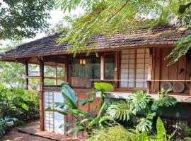 Harmony Botanical Garden Stay - 300 Plant Species, Natural Stream and Small Pool, hotel a Buôn Ma Thuột