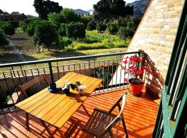 Casa dei Fiori con la vista a Taormina, hotel en Schisò