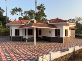 The Blue Bells Spacious 3-BHK Traditional AC House, khách sạn ở Karimkunnum