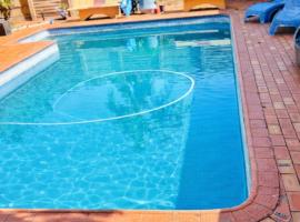 Bophelong Guest House, hotel i Witbank