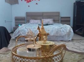 Accommodation with locals, hotel sa Bir Kassa