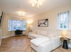 Spacious Family Home with Garden Free Parking - Pass the Keys