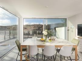 Redshank-Pets Allowed-River View-Cinema Room-Free Parking & WiFi, hotel en Looe