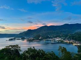 Toba Crest Vue, hotel i Parapat
