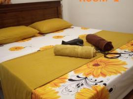 ALEXANDRA HOME for foreign tourists only, viešbutis mieste Gampola