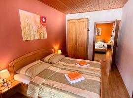Ferienwohnungen Pernull, Hotel in Waidegg