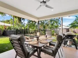 3-Bed Family Home with Pool & BBQ by the Beach