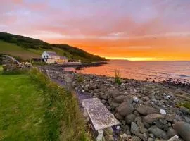 Beachfront, Antrim Coast, Stunning Views & Hot Tub