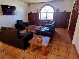 Casa La Feria - Alojamiento amplio y centrico para hasta 26 personas, a pasos de la Feria, hotel en Aguascalientes