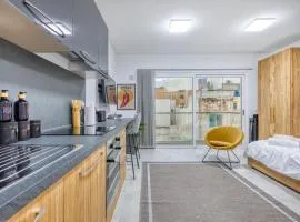 Suite with Balcony and easy access to main towns