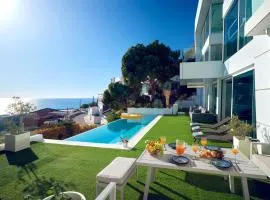 Villa in Sitges with Pool, Jacuzzi, BBQ, View, AC, 12Pax