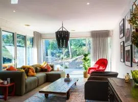 Montez House Retro-Modernist with Pool Views