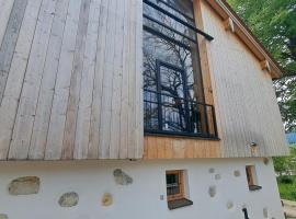 Exklusives STALL-LOFT "ZUM PULVERER" - Naturdesign hinter historischen Mauern - AusZeit für 2 inmitten des Isarwinkels, Hotel in Gaißach