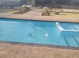 Self catering apartment, hotelli kohteessa Vereeniging