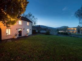Tintern Abbey Cottage-amazing Abbey view, EV,5star, Hotel in Tintern
