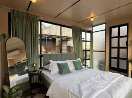 The Loft Under the Stars Private BR with Terrace