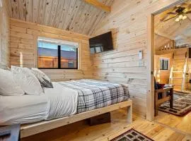 Cozy ski cabin #6 W/ Loft, HOT TUB