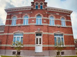 Vakantiewoning Aventurien voor 18 personen met tuin in de Vlaamse Ardennen, Hotel in Lierde