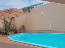 Linda casa em Araruama com piscina, hotel di Araruama