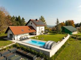Villa Aurelia with Heated Pool, Sauna & Wellness in Gorski Kotar, hotelli kohteessa Vrbovsko