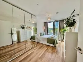Amazing Flat with Free Parking and Balcony