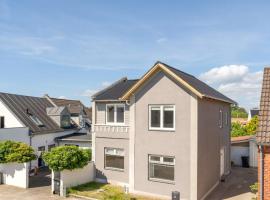 bright townhouse with garden & terrace, hotel di Esbjerg